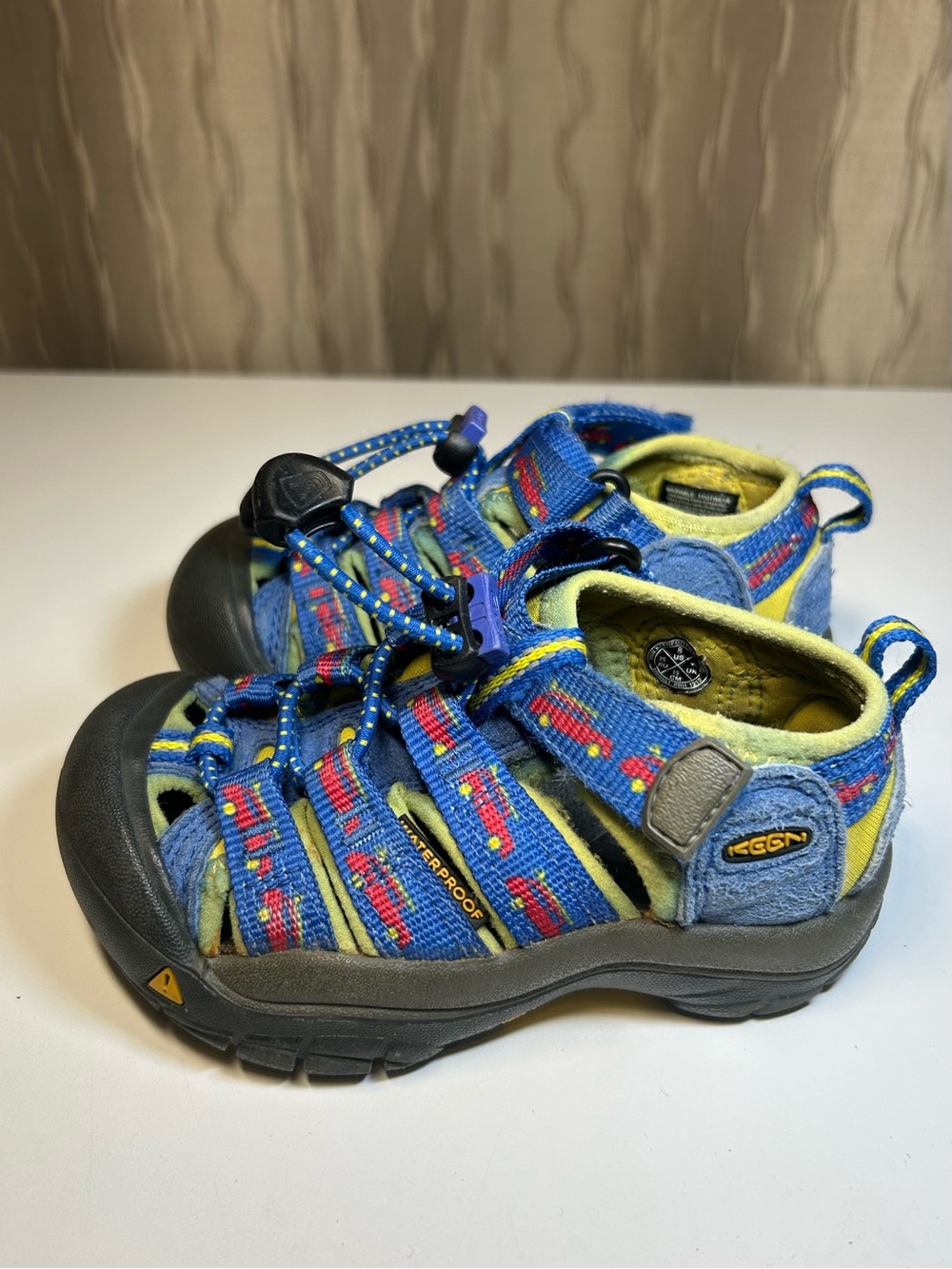 Keen Newport H2 Toddler Boy’s 8 Blue Red Truck Closed Toe Toggle Laced Hook Loop